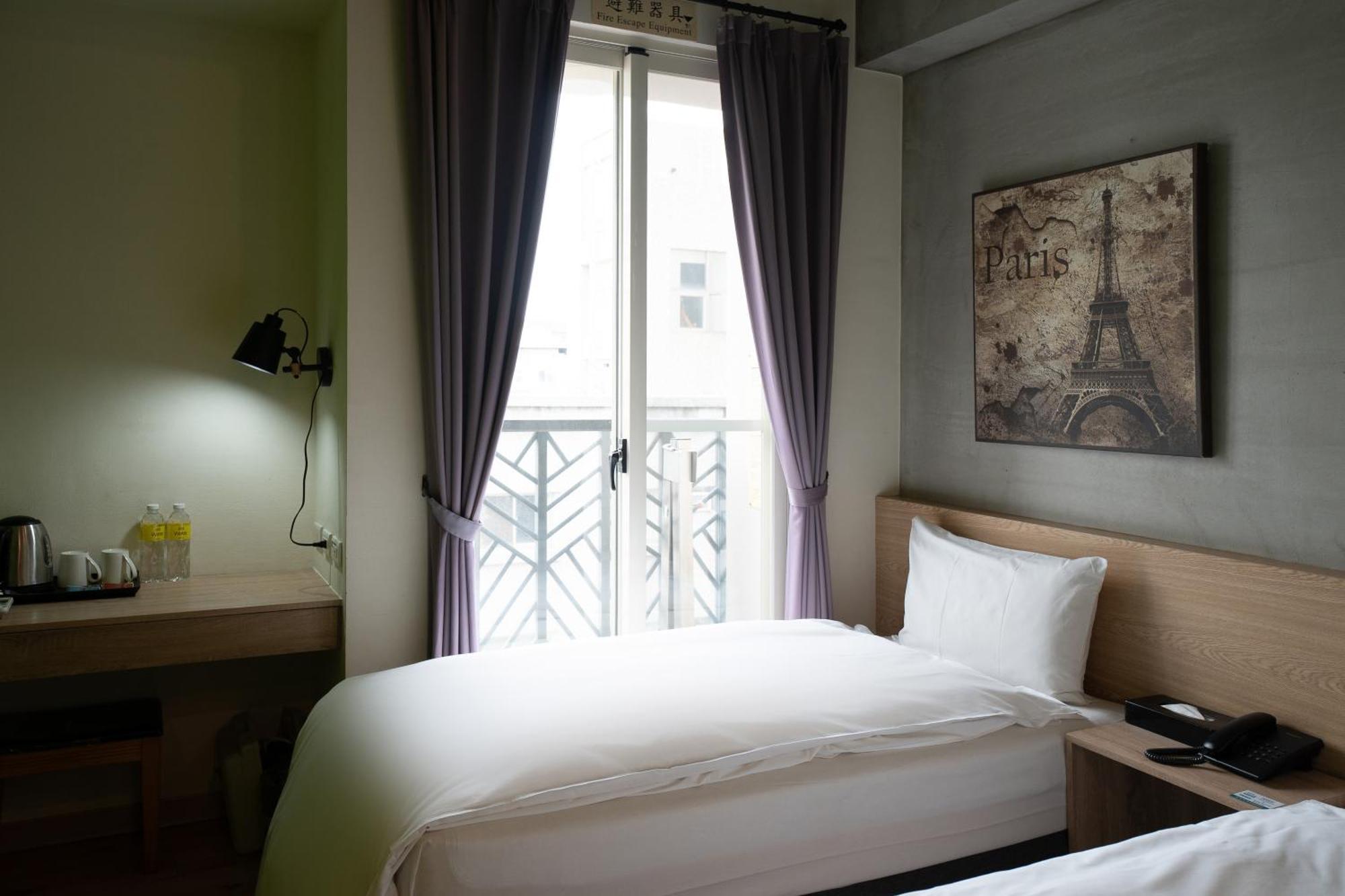 Check Inn Express Taichung Yizhong Bagian luar foto