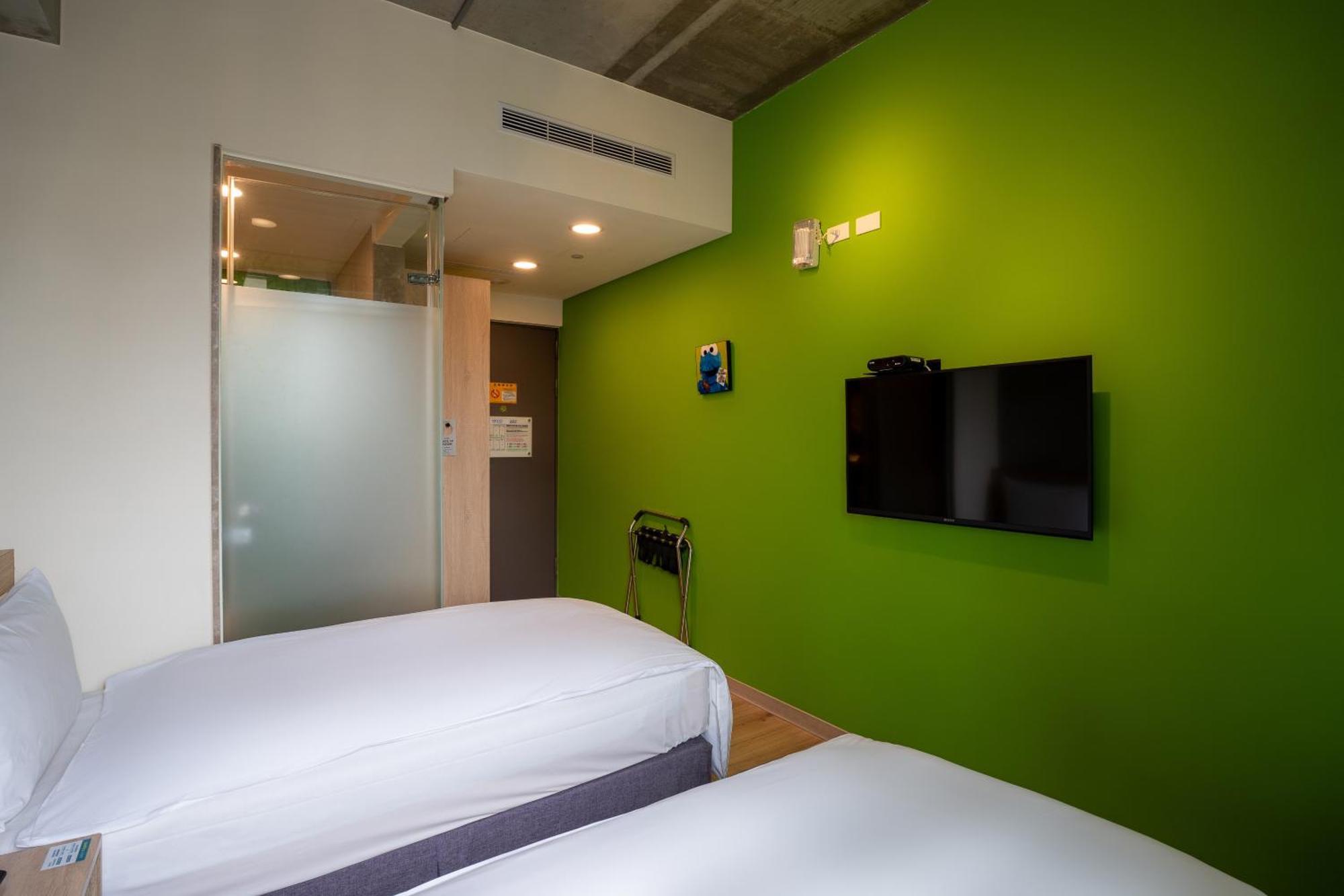 Check Inn Express Taichung Yizhong Bagian luar foto