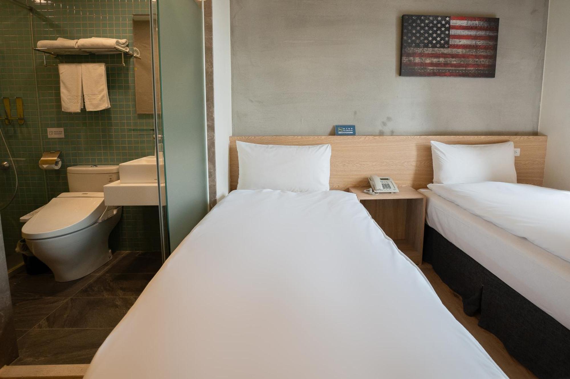 Check Inn Express Taichung Yizhong Bagian luar foto